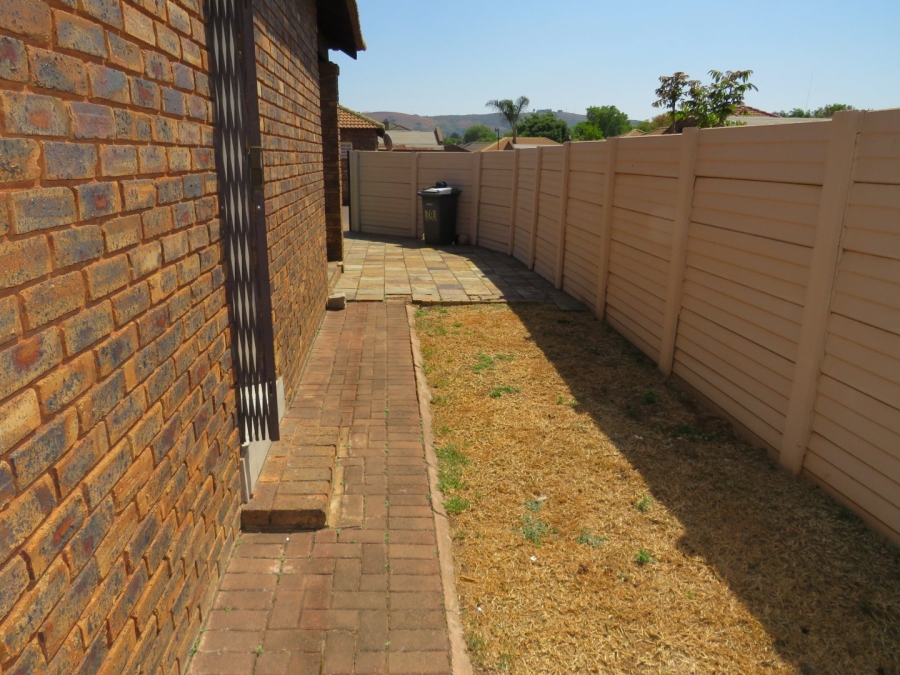 2 Bedroom Property for Sale in Andeon Gauteng