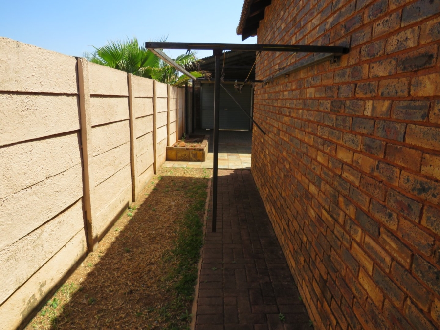 2 Bedroom Property for Sale in Andeon Gauteng