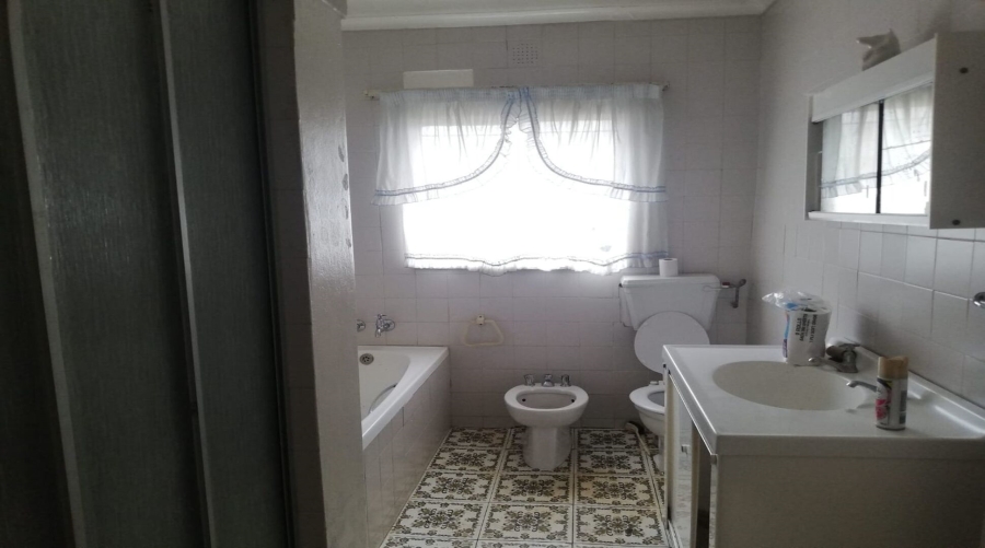 6 Bedroom Property for Sale in Agricultural Holding 464 Gauteng