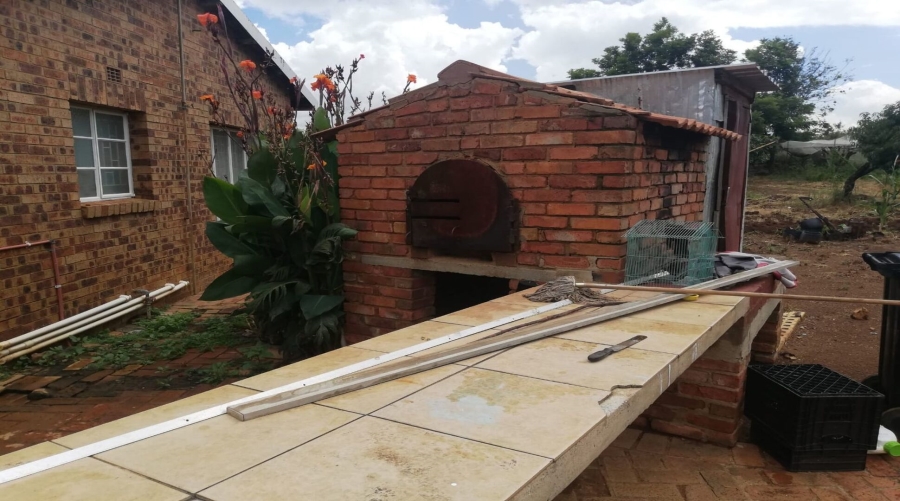 6 Bedroom Property for Sale in Agricultural Holding 464 Gauteng