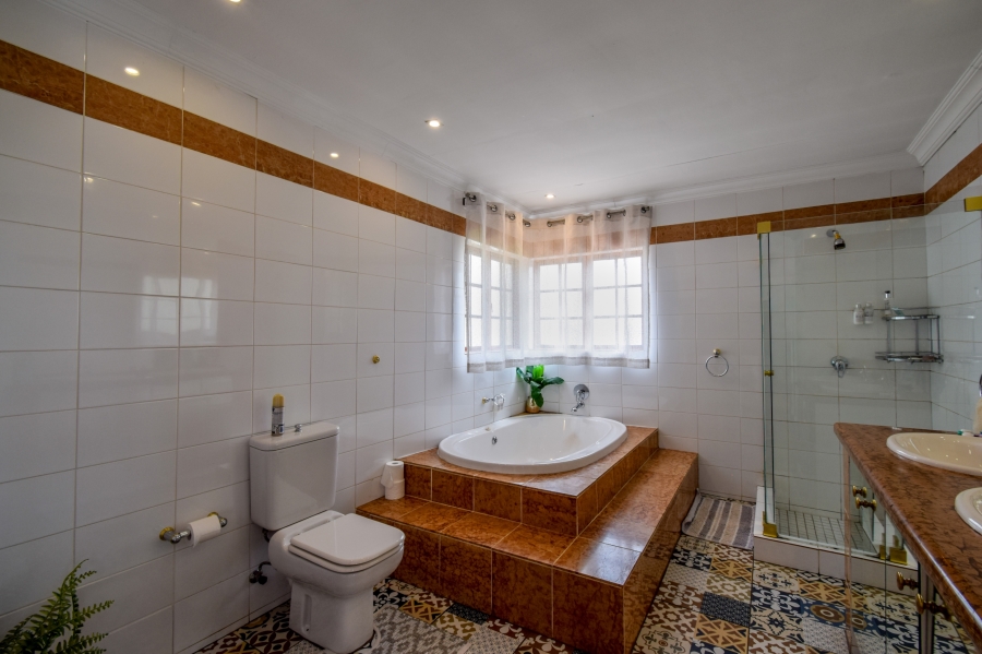 7 Bedroom Property for Sale in Moreleta Park Gauteng