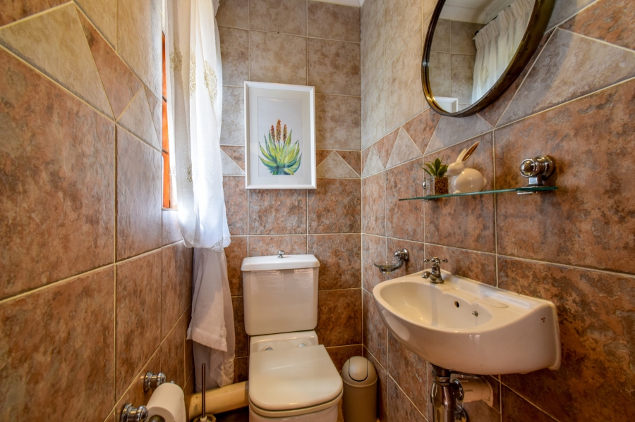 7 Bedroom Property for Sale in Moreleta Park Gauteng