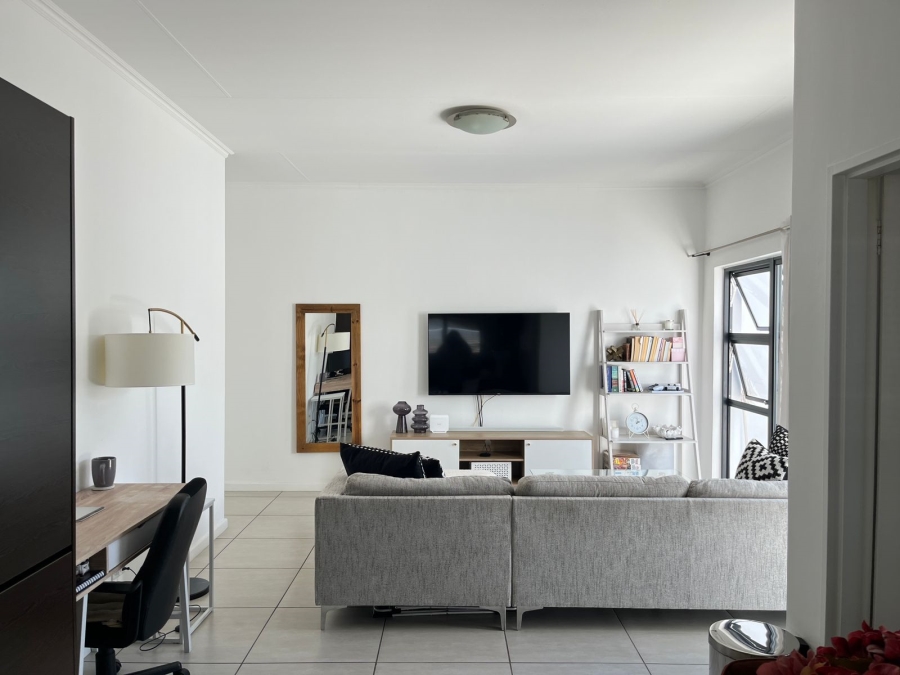 To Let 1 Bedroom Property for Rent in Greenstone Ridge Gauteng