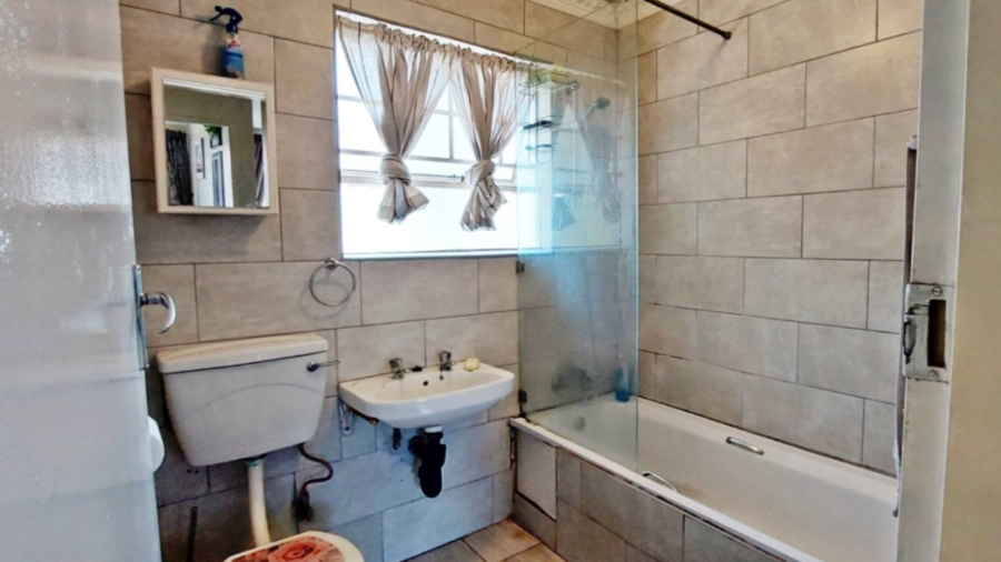 2 Bedroom Property for Sale in Verwoerdpark Gauteng