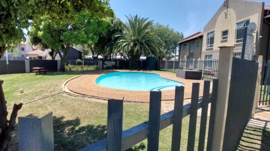 2 Bedroom Property for Sale in Verwoerdpark Gauteng