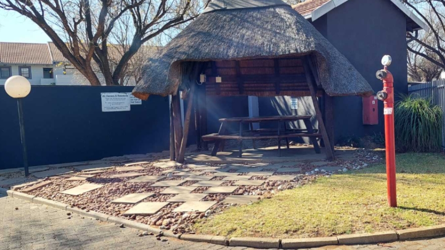 2 Bedroom Property for Sale in Verwoerdpark Gauteng