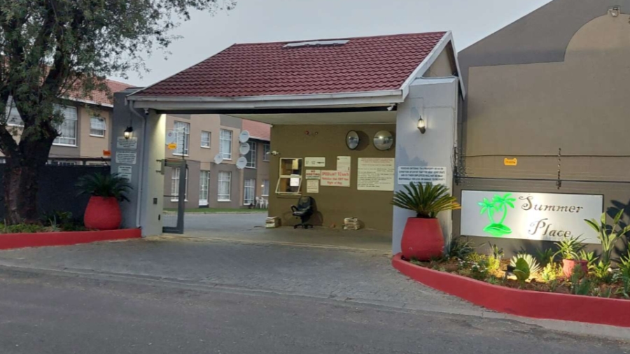 2 Bedroom Property for Sale in Verwoerdpark Gauteng