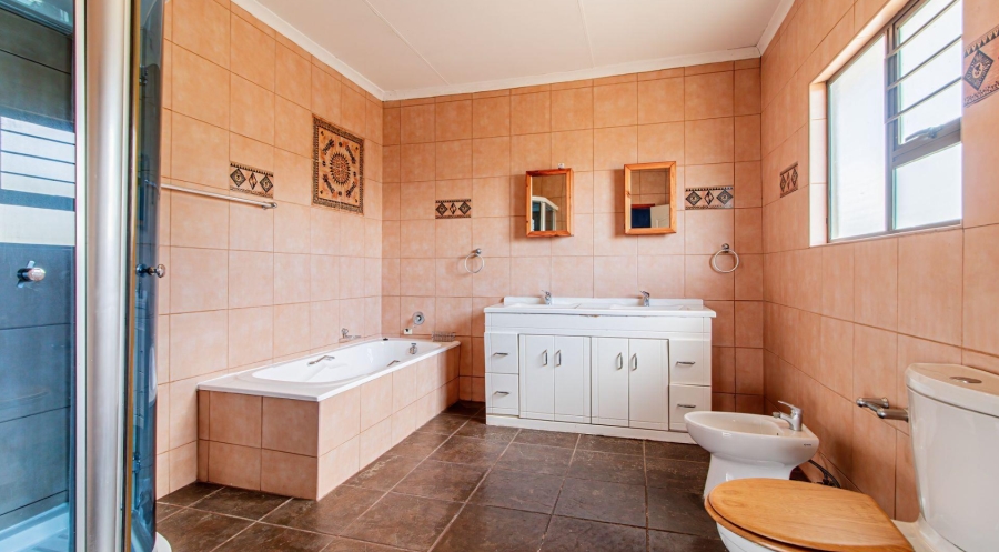 7 Bedroom Property for Sale in Kensington Gauteng