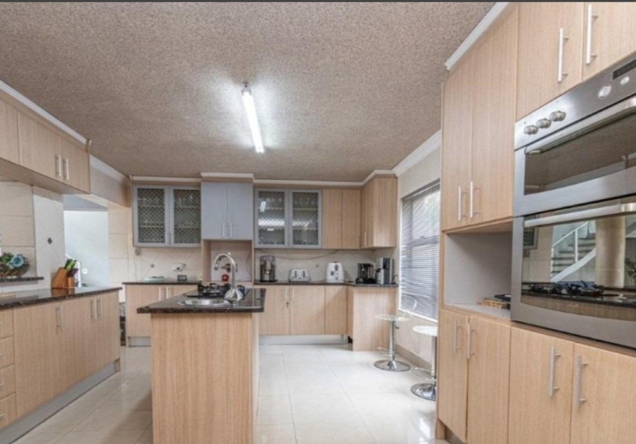 5 Bedroom Property for Sale in Mondeor Gauteng