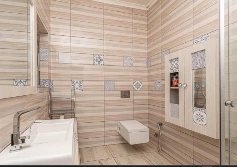 5 Bedroom Property for Sale in Mondeor Gauteng