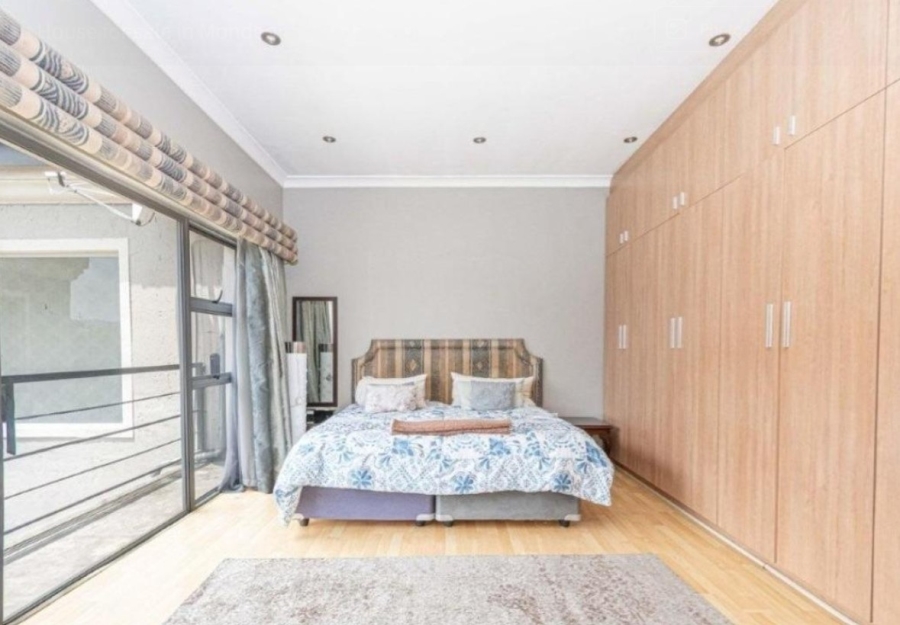 5 Bedroom Property for Sale in Mondeor Gauteng