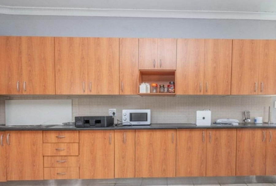 5 Bedroom Property for Sale in Mondeor Gauteng