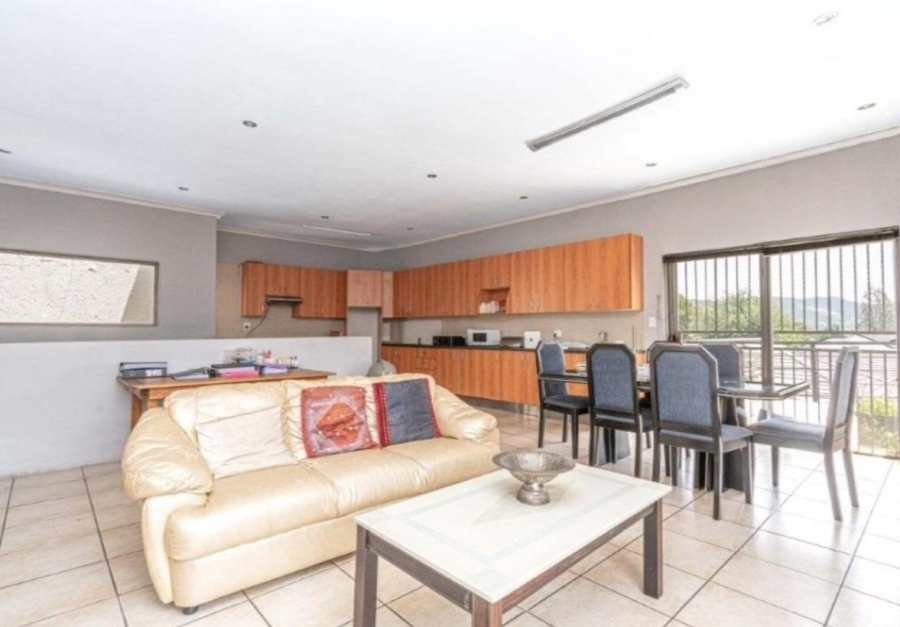 5 Bedroom Property for Sale in Mondeor Gauteng