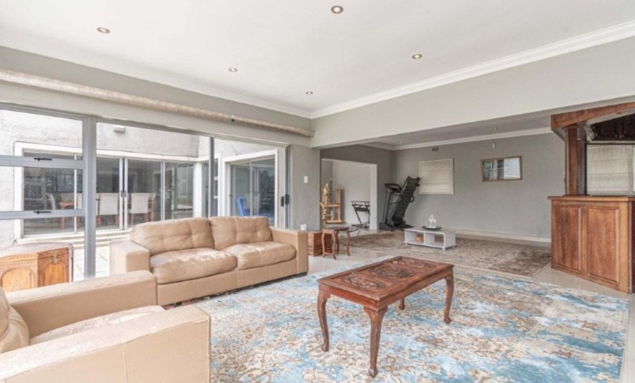 5 Bedroom Property for Sale in Mondeor Gauteng