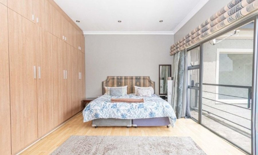 5 Bedroom Property for Sale in Mondeor Gauteng