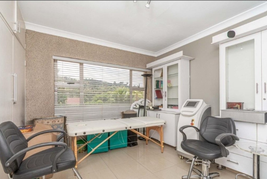 5 Bedroom Property for Sale in Mondeor Gauteng