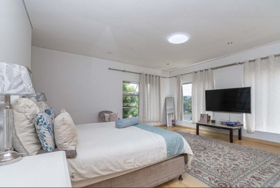 5 Bedroom Property for Sale in Mondeor Gauteng