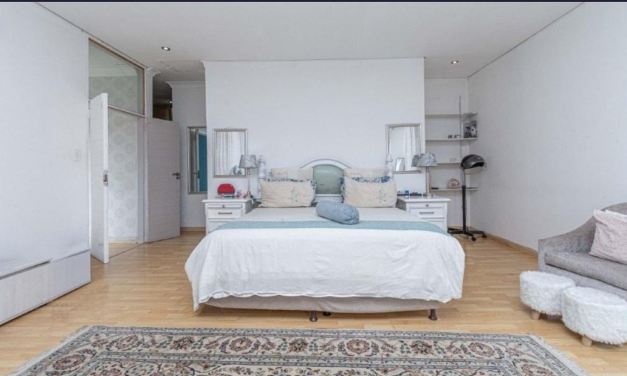 5 Bedroom Property for Sale in Mondeor Gauteng