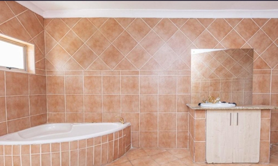 5 Bedroom Property for Sale in Mondeor Gauteng