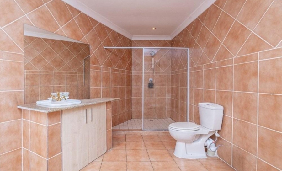 5 Bedroom Property for Sale in Mondeor Gauteng