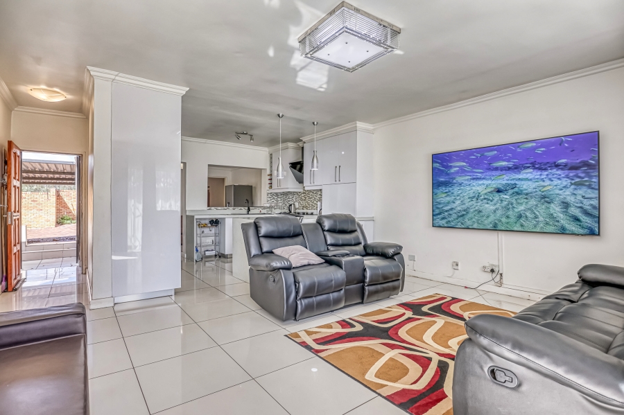 4 Bedroom Property for Sale in Buccleuch Gauteng