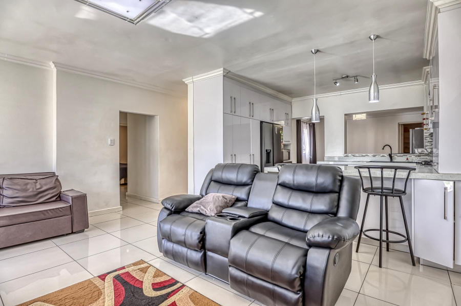 4 Bedroom Property for Sale in Buccleuch Gauteng