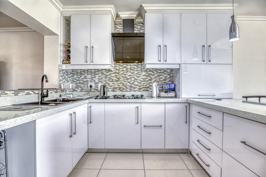4 Bedroom Property for Sale in Buccleuch Gauteng
