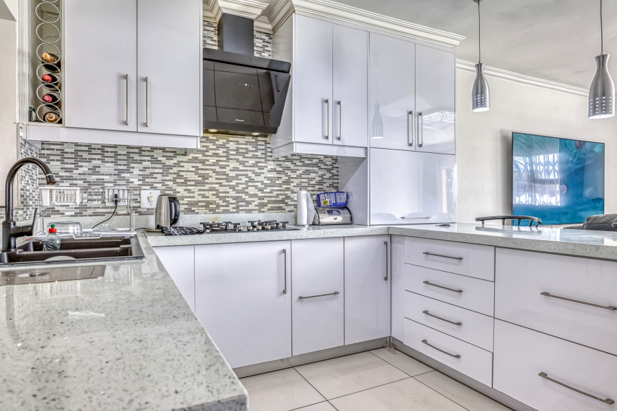4 Bedroom Property for Sale in Buccleuch Gauteng