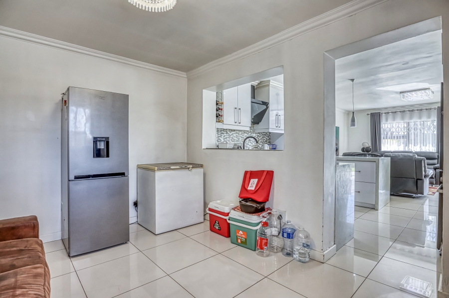 4 Bedroom Property for Sale in Buccleuch Gauteng