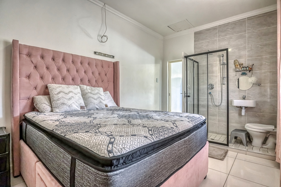 4 Bedroom Property for Sale in Buccleuch Gauteng