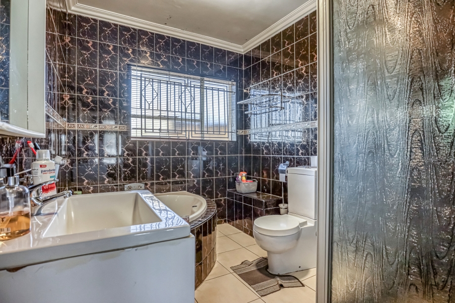 4 Bedroom Property for Sale in Buccleuch Gauteng
