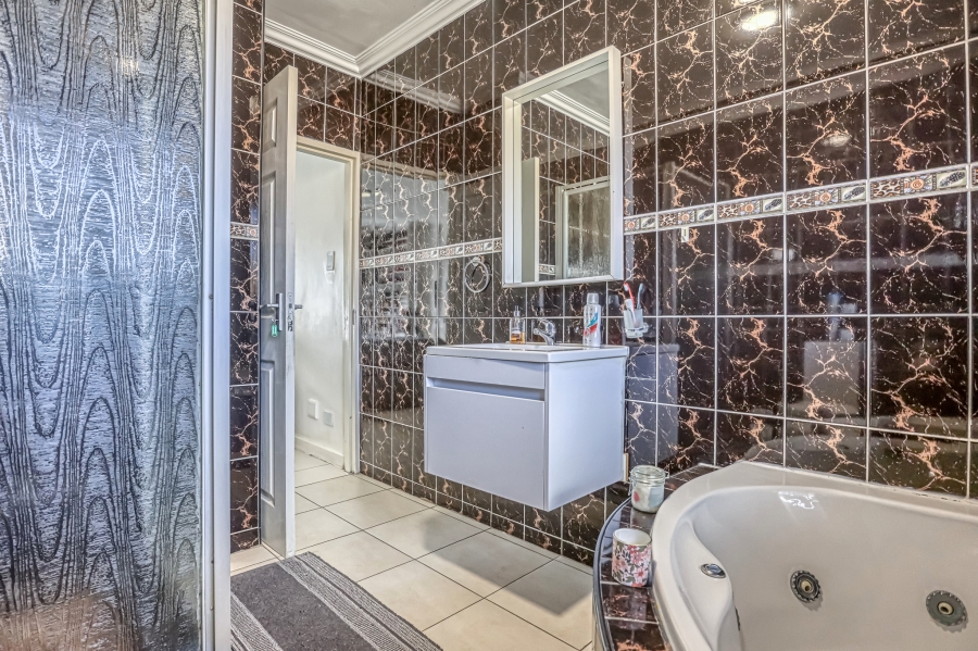 4 Bedroom Property for Sale in Buccleuch Gauteng