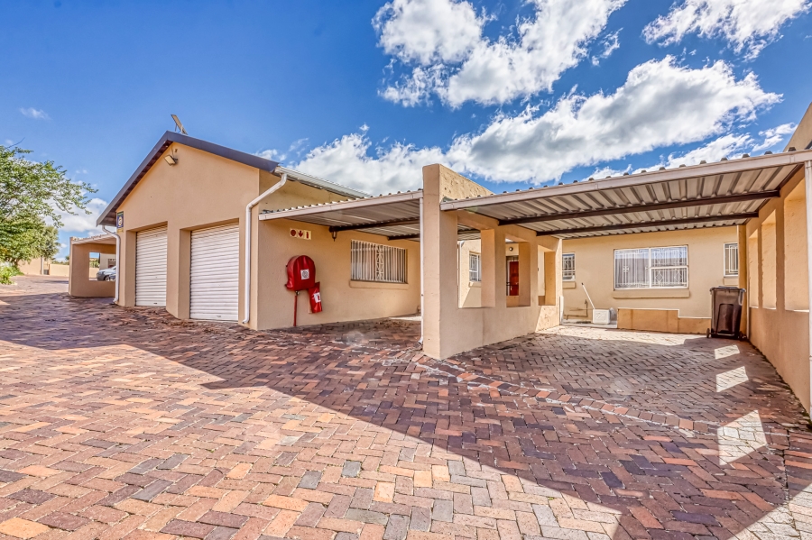 4 Bedroom Property for Sale in Buccleuch Gauteng