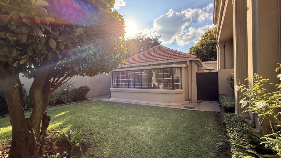 2 Bedroom Property for Sale in Saxonwold Gauteng