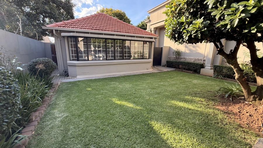 2 Bedroom Property for Sale in Saxonwold Gauteng
