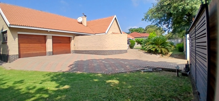 4 Bedroom Property for Sale in Brackenhurst Gauteng