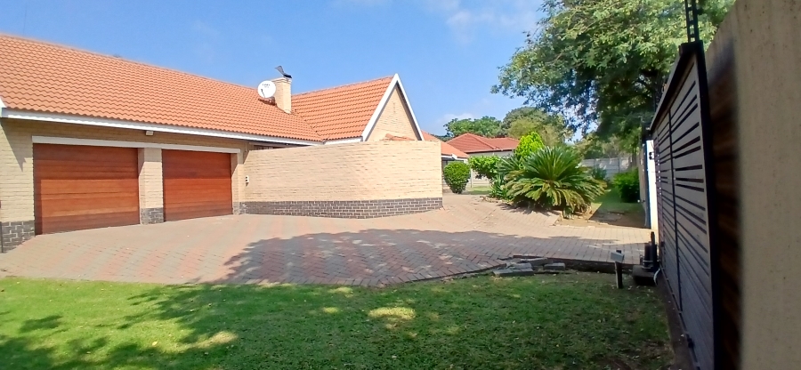 4 Bedroom Property for Sale in Brackenhurst Gauteng