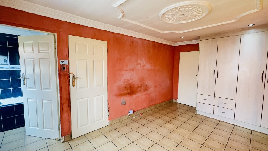 2 Bedroom Property for Sale in New Payneville Gauteng