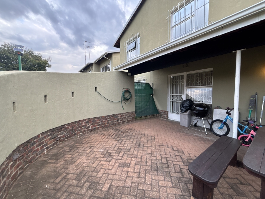 3 Bedroom Property for Sale in Farrarmere Gauteng