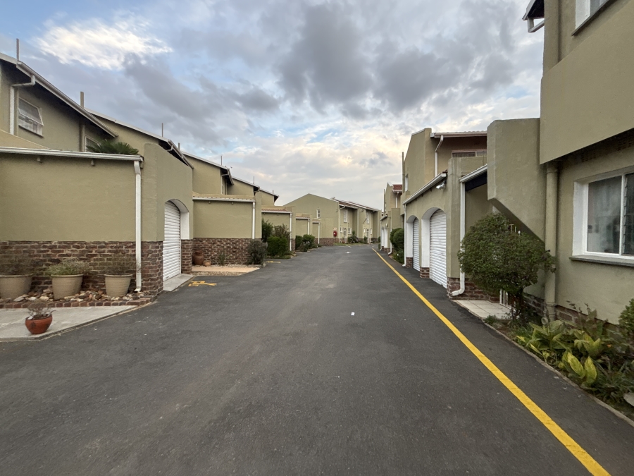 3 Bedroom Property for Sale in Farrarmere Gauteng