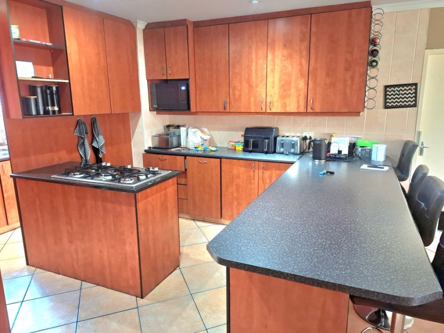 3 Bedroom Property for Sale in Eike Park Gauteng