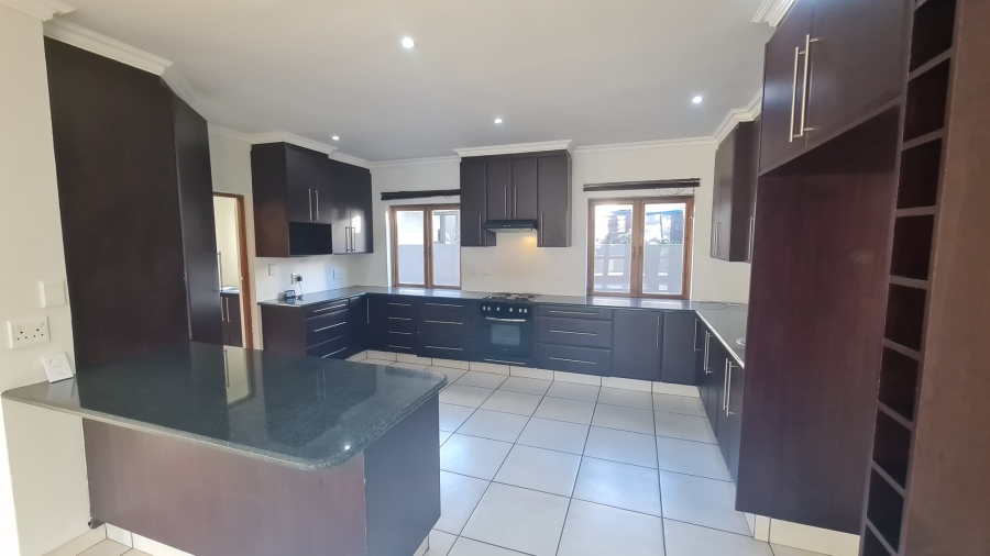 To Let 4 Bedroom Property for Rent in Greenstone Hill Gauteng