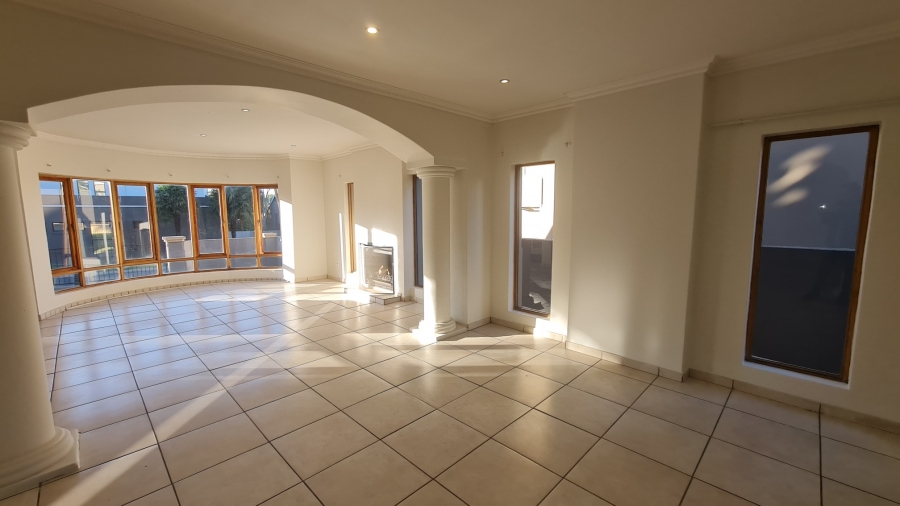 To Let 4 Bedroom Property for Rent in Greenstone Hill Gauteng