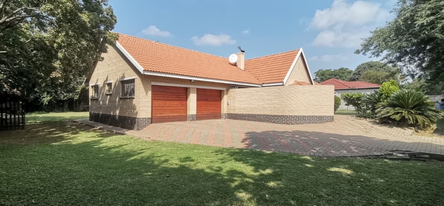 4 Bedroom Property for Sale in Brackenhurst Gauteng