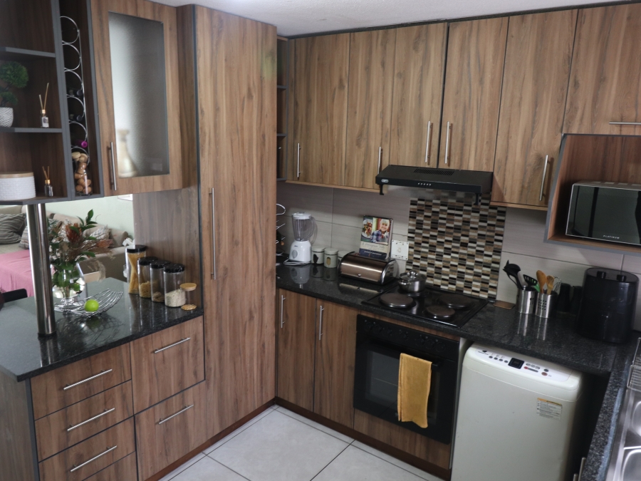 To Let 2 Bedroom Property for Rent in Birchleigh Gauteng