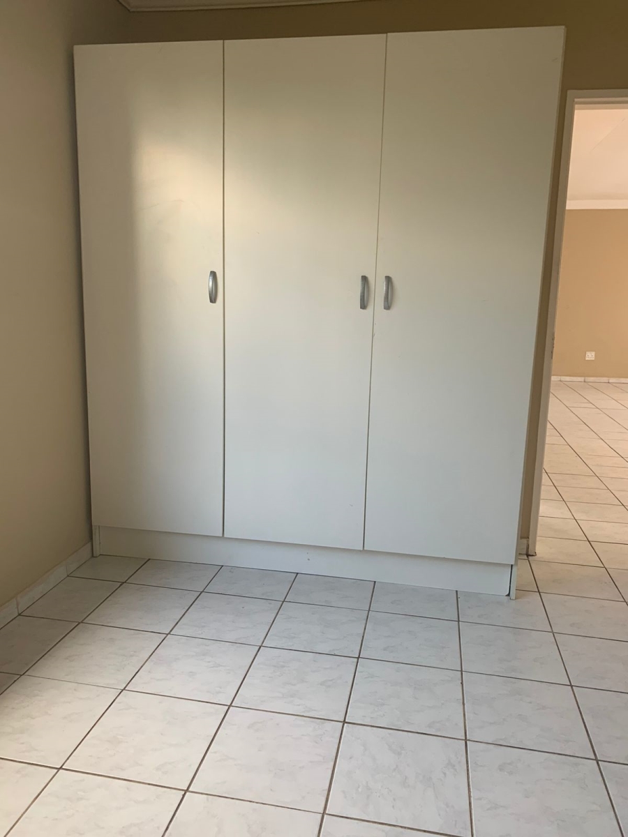 2 Bedroom Property for Sale in Cyrildene Gauteng