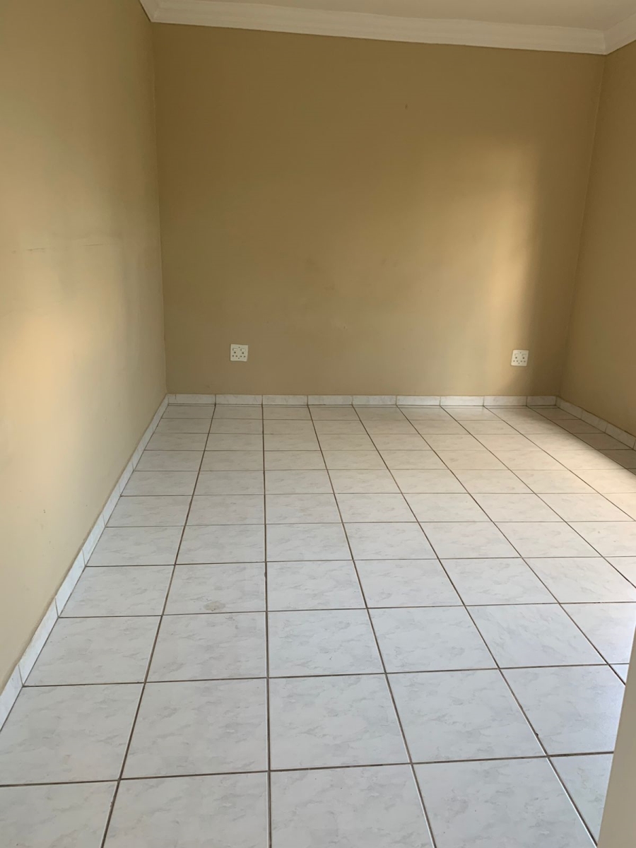 2 Bedroom Property for Sale in Cyrildene Gauteng