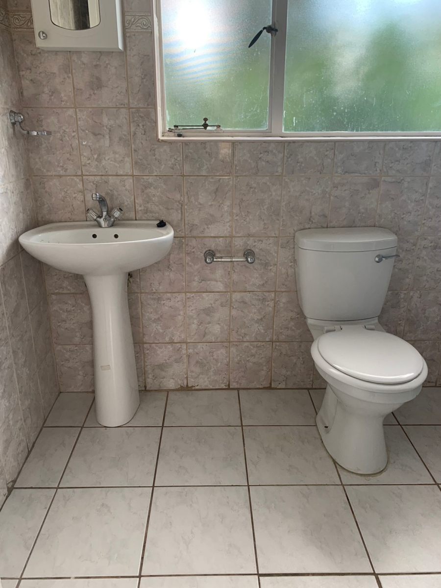 2 Bedroom Property for Sale in Cyrildene Gauteng