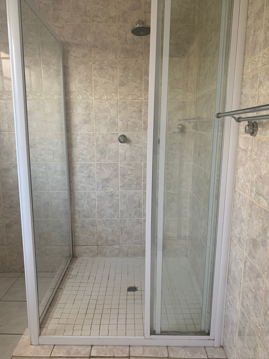 2 Bedroom Property for Sale in Cyrildene Gauteng