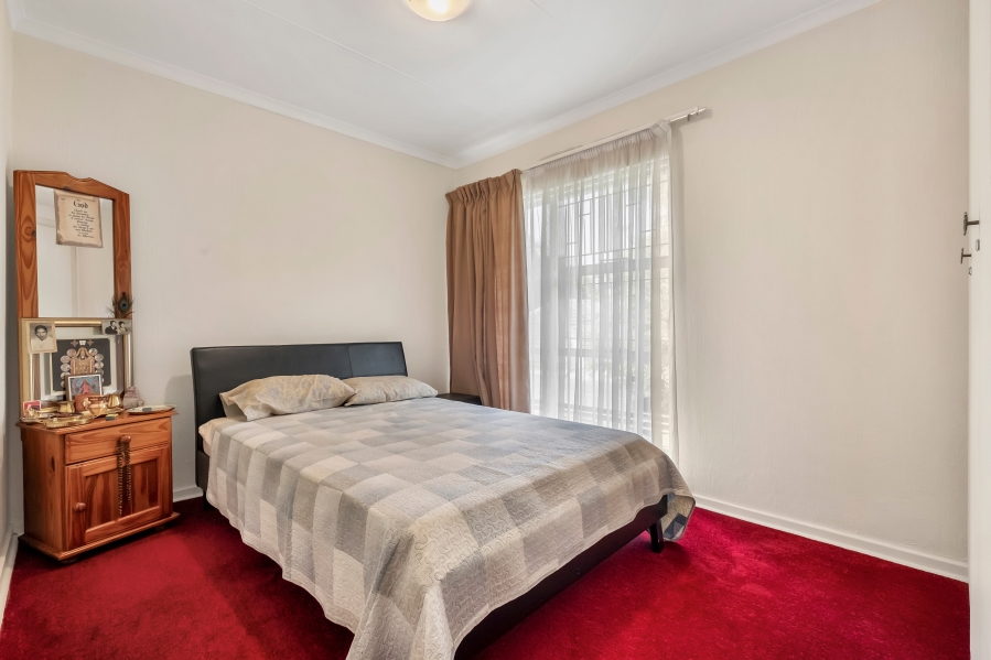 2 Bedroom Property for Sale in Linden Gauteng